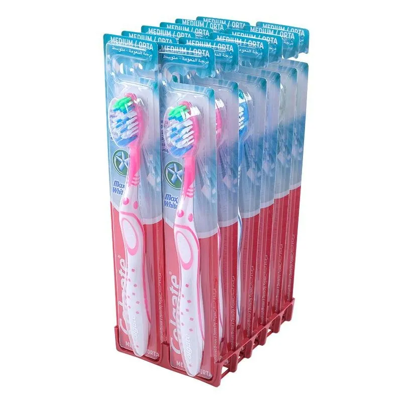 Colgate Toothbrush - Max White - Medium Bristle – image 3